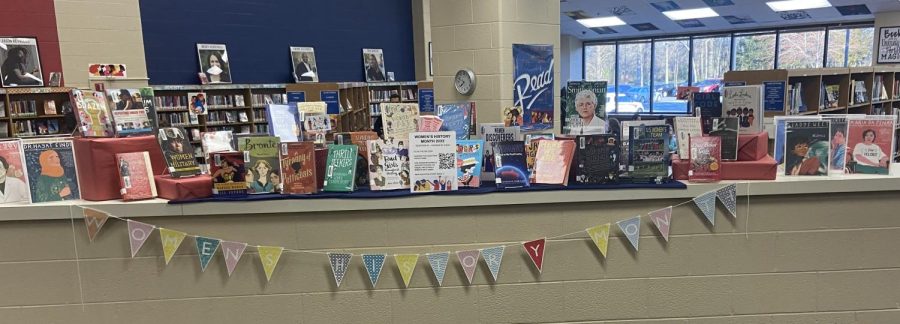 The+LHS+library+was+a+great+place+to+learn+about+Womens+History+Month+this+past+March%2C+as+it+had+a+variety+of+stations+to+learn+about+influential+topics%2C+authors%2C+and+more.+Photo+by+Kate+Campbell.