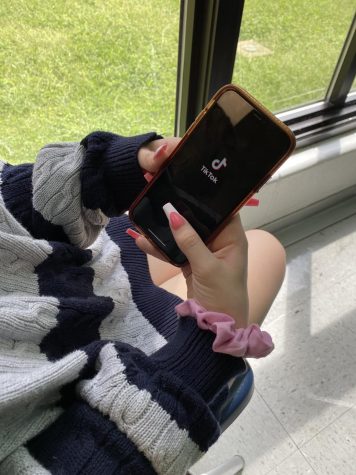 Liberty students use social media like TikTok, and several have expressed that apps like it have contributed to low self esteem and a negative outlook on body positivity. Photo by Christian Jordan. 