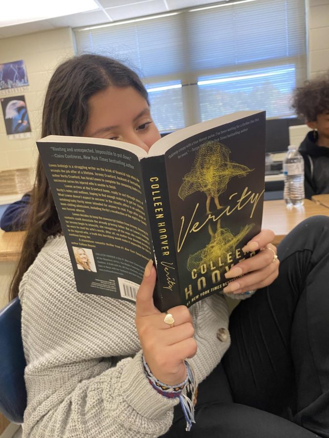 Sophomore Kathy Alfaro is one of many Liberty student readers picking up copies of Colleen Hoover books. She is seen her reading Verity. Photo by Susy Holbrook.