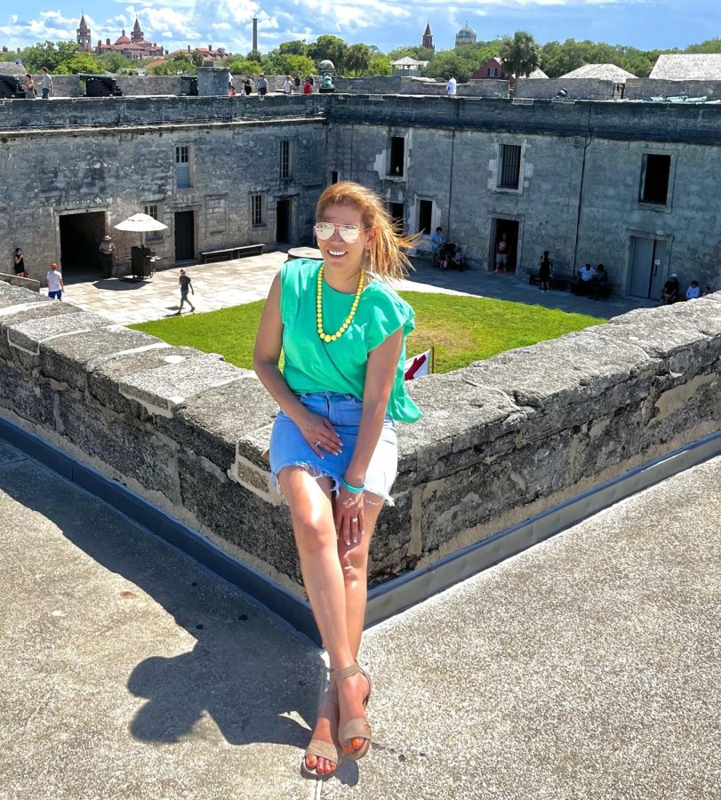 When+Mrs.+Jaraba+is+not+in+the+classroom%2C+she+expands+her+knowledge+of+the+world+by+traveling.+She+is+seen+here+at+Castillo+de+San+Marcos+in+Saint+Augustine%2C+Florida.+Photo+courtesy+of+Mrs.+Jaraba.+