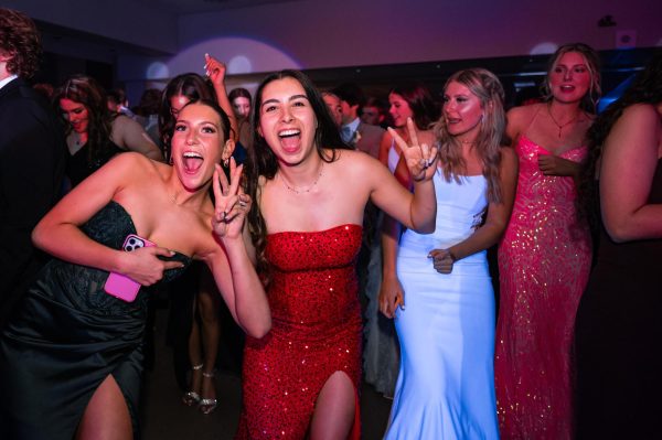 A Night in Greece: Prom 2024’s Grecian Glamour